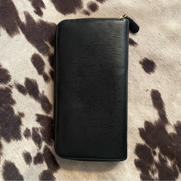 Prada Black Leather Zippy Wallet - Picture 3 of 12